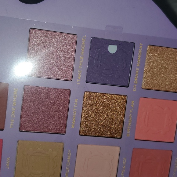 REVOLUTION x Friends Makeup Revolution Open the Door Eyeshadow Palette NIB - Picture 8 of 13